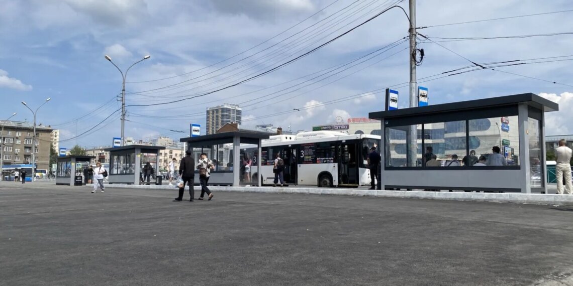 У вокзала Новосибирск-Главный заасфальтировали территорию, освобождённую от торговых ларьков