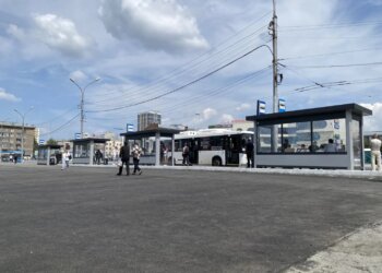 У вокзала Новосибирск-Главный заасфальтировали территорию, освобождённую от торговых ларьков