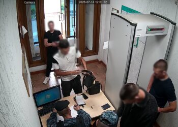 Не первый раз: 18-летний новосибирец снова попался с оружием в суде