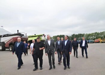 Движение вперёд и в поле, и на производстве