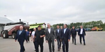 Движение вперёд и в поле, и на производстве