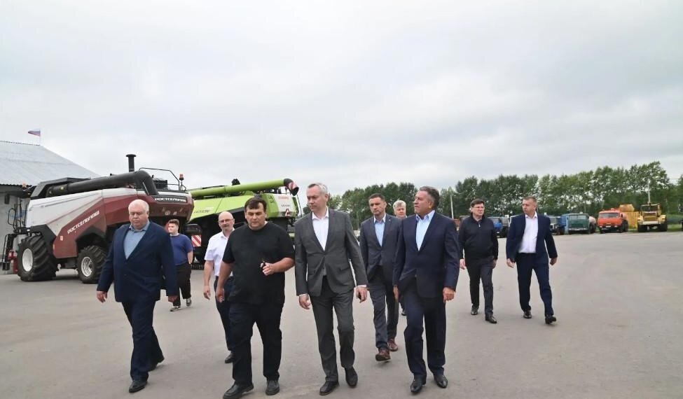 Движение вперёд и в поле, и на производстве