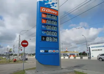 Казахстан направит в Россию 50 тыс. тонн бензина в качестве гуманитарной помощи