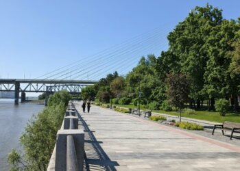 Грозы и резкие порывы ветра ожидаются в Новосибирской области