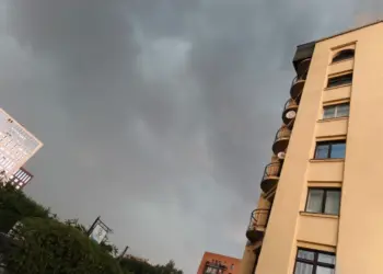 На Балтийской спасатели не дали женщине совершить роковой шаг