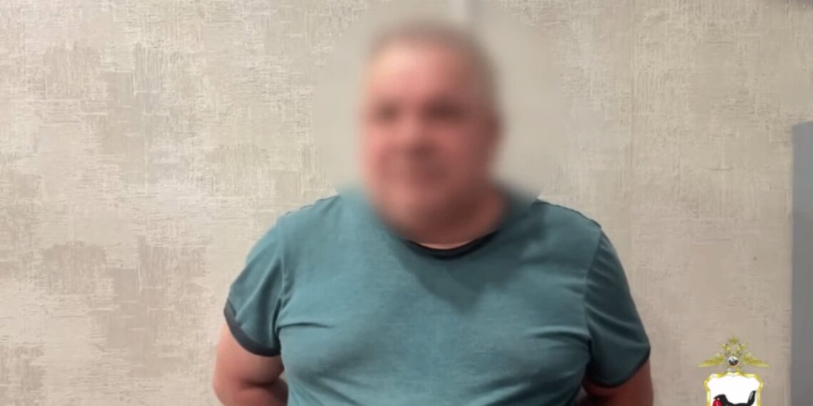 В Иркутске мужчина гнался за школьницами по подъезду с ножом и попал под домашний арест