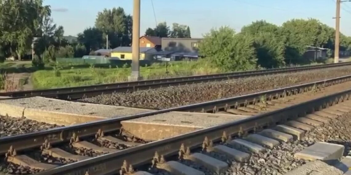 В Искитимском районе подросток попал под поезд из-за наушников