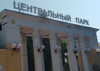 Новосибирцев призвали не ходить в парки из-за шторма