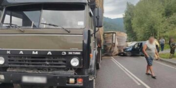 Житель Новосибирска получил травму в ДТП с КАМАЗом в Республике Алтай