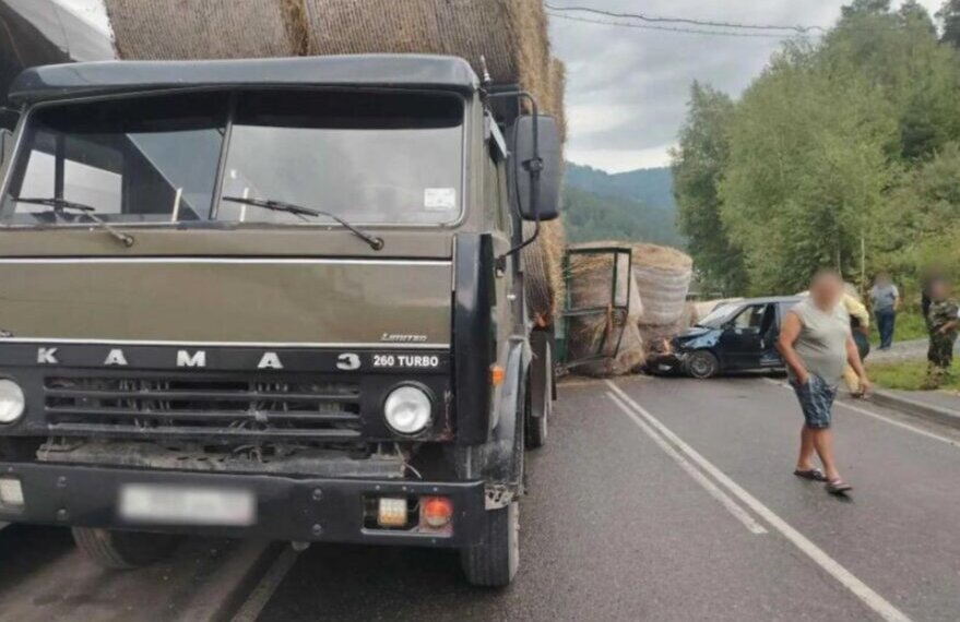 Житель Новосибирска получил травму в ДТП с КАМАЗом в Республике Алтай