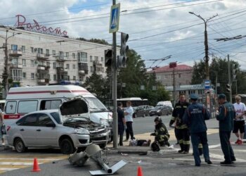 В Омске умерла пострадавшая при наезде машины на толпу пешеходов