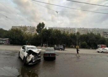 Водитель BMW X5 без сознания спровоцировал столкновение четырёх машин в Новосибирске