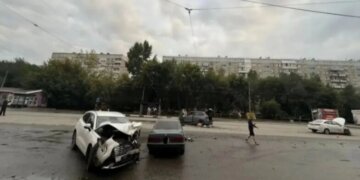 Водитель BMW X5 без сознания спровоцировал столкновение четырёх машин в Новосибирске