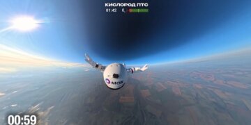 Летел со скоростью 500 км/ч: мировой рекорд высотного прыжка с аэростата установлен в Алтайском крае