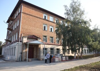 Одна из старейших школ Новосибирска получит новую жизнь благодаря капремонту