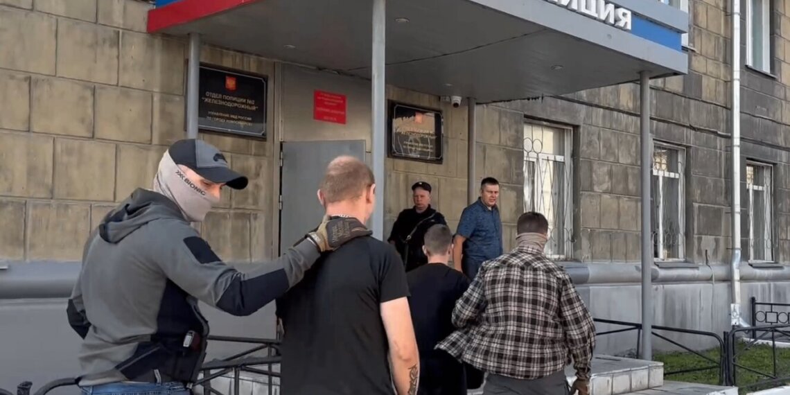 В Новосибирске задержали шестерых пособников мошенников, обокравших россиян на 30 млн рублей