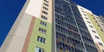 В Новосибирске девушку сняли с балкона 13-го этажа