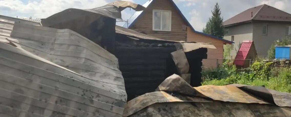 Четыре газовых баллона в огне: спасатели предотвратили взрыв под Новосибирском