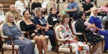 Многодетные семьи Новосибирской области получили сертификаты на покупку автомобилей