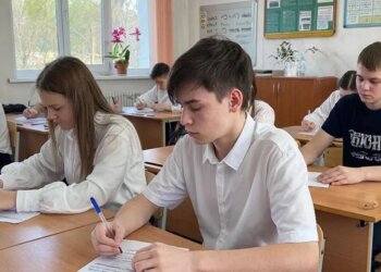 Новосибирский выпускник пронёс телефон на ЕГЭ в носке, но его выдал будильник