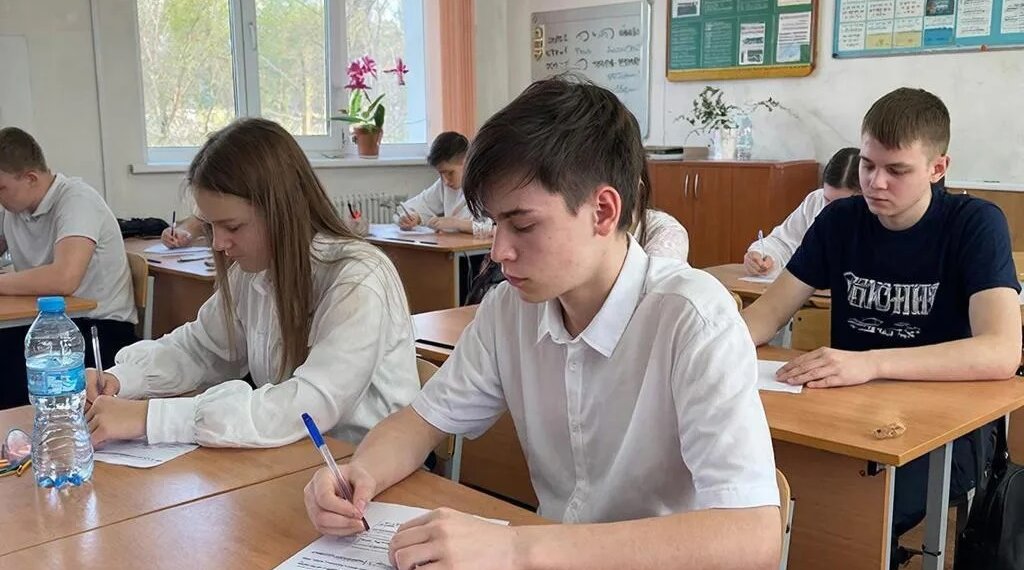 Новосибирский выпускник пронёс телефон на ЕГЭ в носке, но его выдал будильник