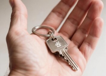 В Новосибирске закупят дополнительные квартиры для детей-сирот