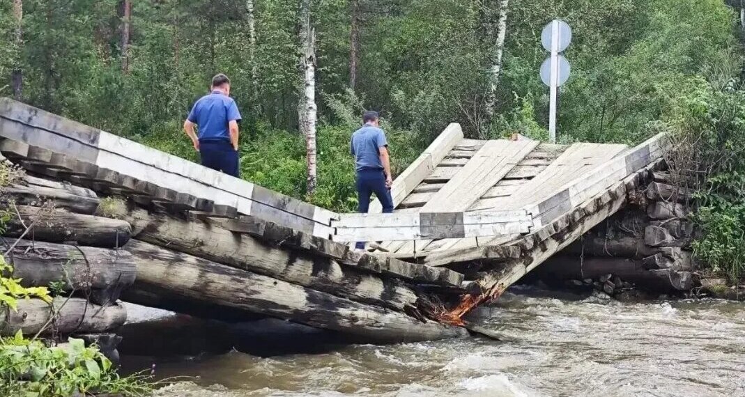 В Республике Алтай обрушился мост на туристическом маршруте