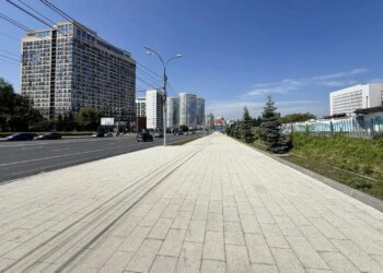 Пешеходная зона у станции метро «Октябрьская» обновлена на 300 метров
