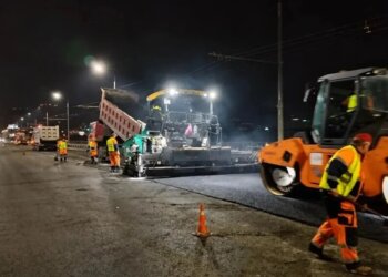 В Новосибирске продолжается обновление проезжей части Октябрьского моста