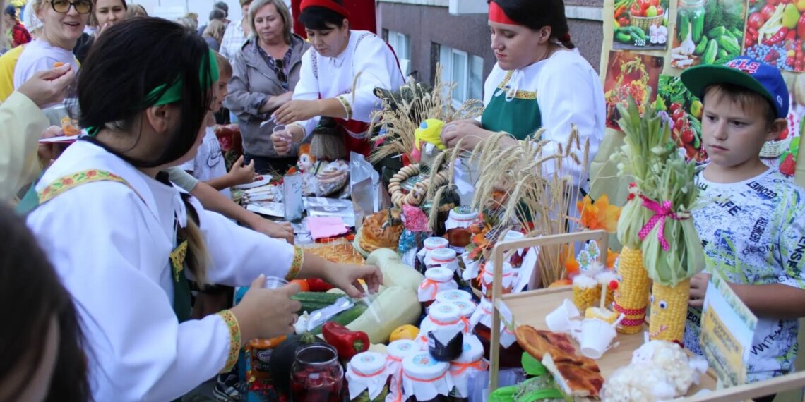 В Калининском районе собрали гигантские тыквы, оригинальные букеты и кулинарные хиты