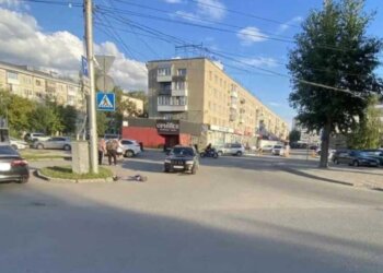 В Новосибирске подросток на электросамокате попал в ДТП с Subaru