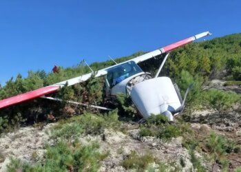Самолёт пострадал, но люди спаслись: пилотов пропавшей Cessna 182 вызволили из тайги
