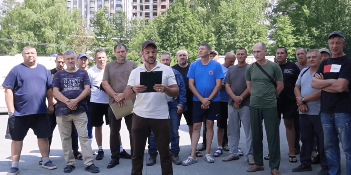 Водители новосибирской скорой помощи заявили о критической ситуации с оплатой труда