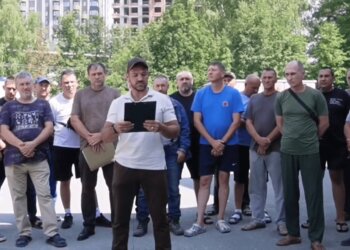 Водители новосибирской скорой помощи заявили о критической ситуации с оплатой труда