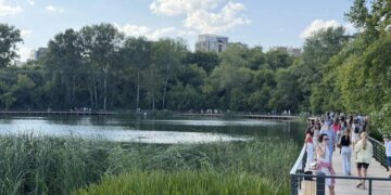 В Новосибирске открылась новая зона отдыха и спорта у озера Верховое