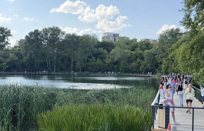 В Новосибирске открылась новая зона отдыха и спорта у озера Верховое