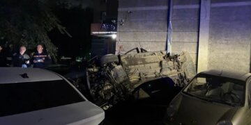 По первому этажу пошла трещина: пьяный водитель врезался в жилой дом в Новосибирске