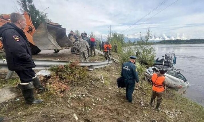 Автомобиль с несовершеннолетними упал в реку в Забайкальском крае: есть жертвы