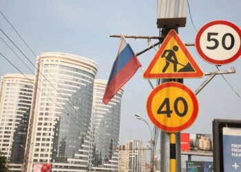 Почти 8 тысяч новых дорожных знаков установили на дорогах Новосибирска