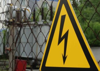 В Кузбассе врачи спасли мужчину после удара током в 10 тысяч вольт