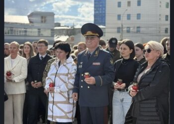 В Новосибирске прошла акция «Помним Беслан»: сотни горожан почтили память жертв теракта