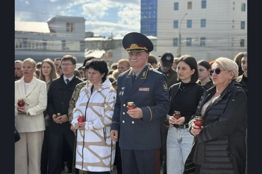 В Новосибирске прошла акция «Помним Беслан»: сотни горожан почтили память жертв теракта