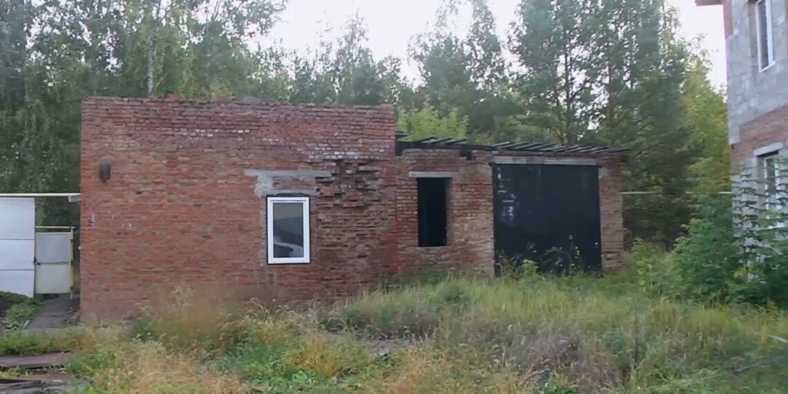 Жители домов на Радужной в Новосибирске опасаются остаться без тепла зимой из-за заброшенного ЦТП