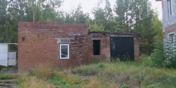 Жители домов на Радужной в Новосибирске опасаются остаться без тепла зимой из-за заброшенного ЦТП