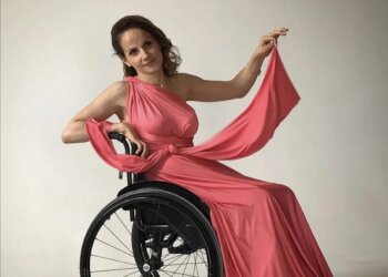 Новосибирский блогер на коляске рассказала о материнстве, работе и дискриминации
