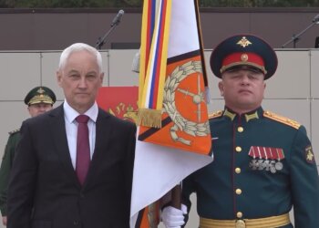 Новые казармы, присяга первокурсников и гвардейское звание: зачем Белоусов посетил НВВКУ
