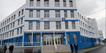 Новая поликлиника №13 на улице Чистякова примет первых пациентов уже этой осенью