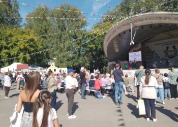 Толпа, музыка, тысячи звонков и селфи: пройдёт ли Т2 проверку городским праздником?