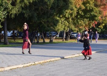 Спастись от осенней хандры помогут орехи, зелень и каши