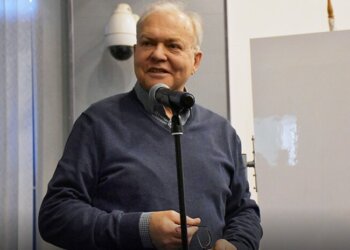 Валерий Чуваков официально стал директором новосибирской физматшколы